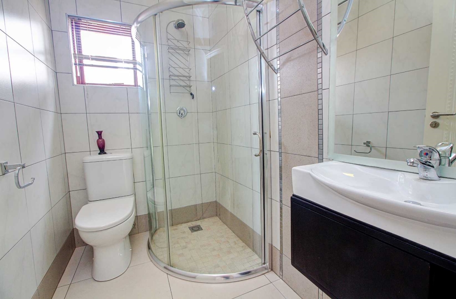 4 Bedroom Property for Sale in Roodekrans Gauteng