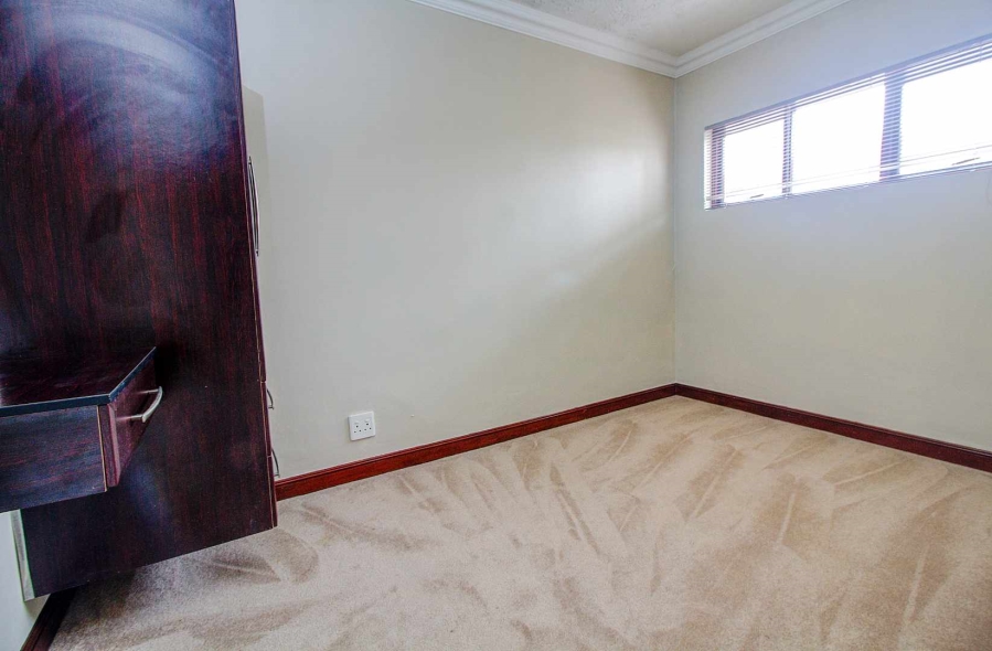 4 Bedroom Property for Sale in Roodekrans Gauteng