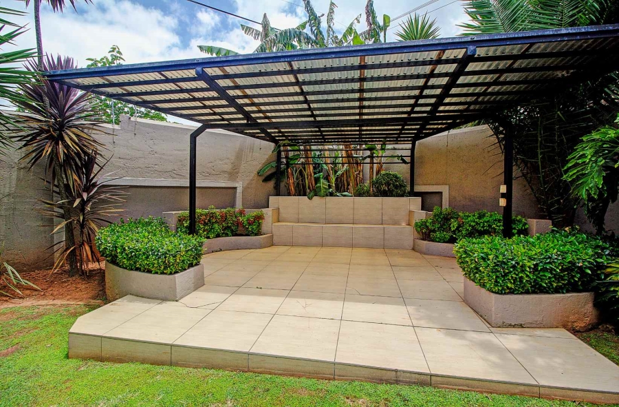 4 Bedroom Property for Sale in Roodekrans Gauteng