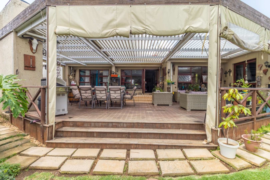 3 Bedroom Property for Sale in Little Falls Gauteng