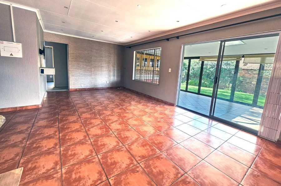 3 Bedroom Property for Sale in Radiokop Gauteng