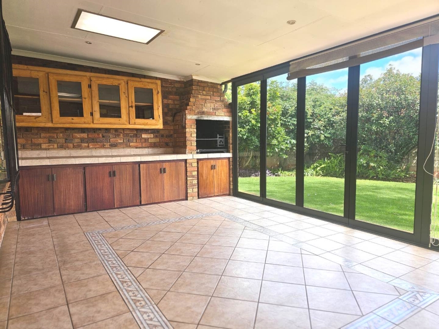 3 Bedroom Property for Sale in Radiokop Gauteng