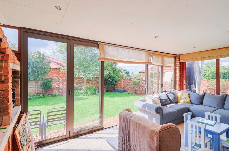 3 Bedroom Property for Sale in Radiokop Gauteng