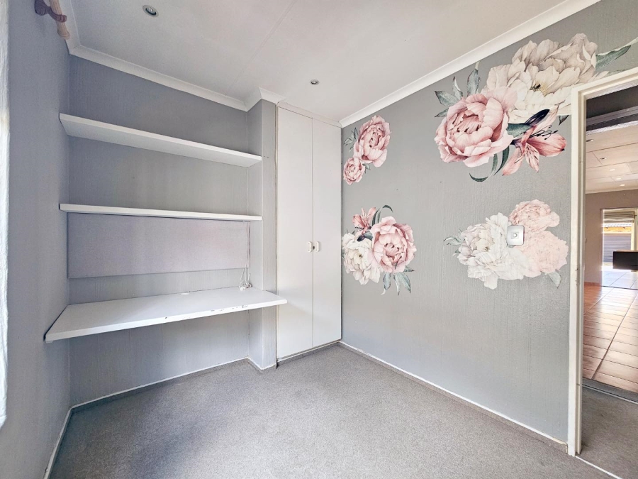 3 Bedroom Property for Sale in Radiokop Gauteng