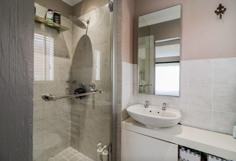 3 Bedroom Property for Sale in Radiokop Gauteng