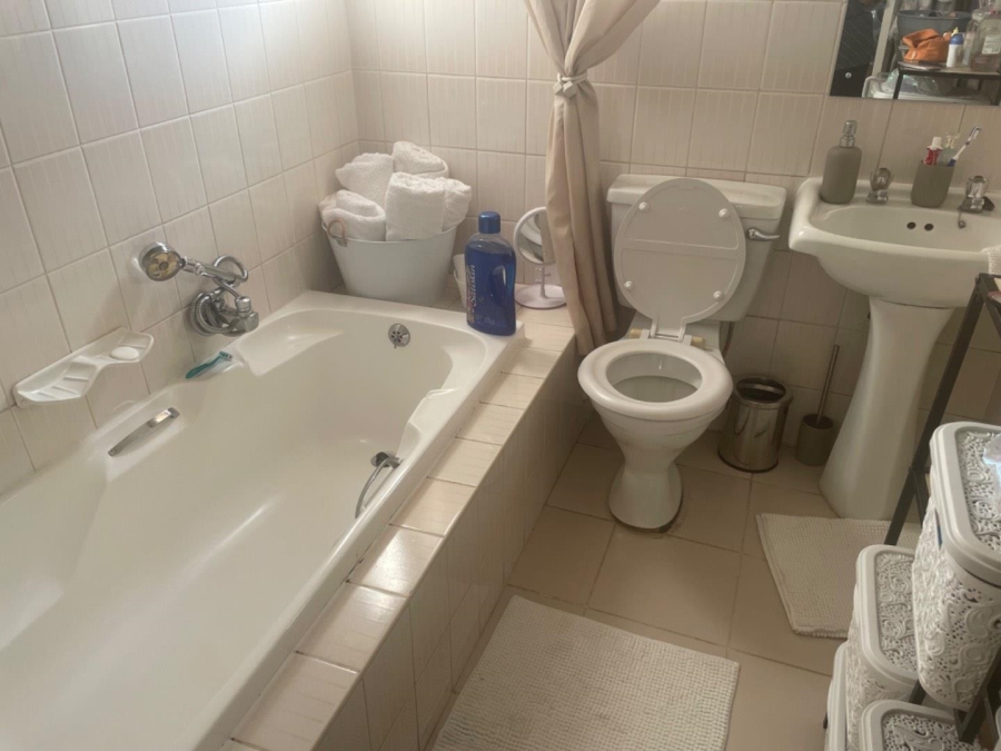 To Let 2 Bedroom Property for Rent in Craighall Park Gauteng