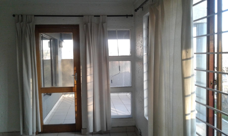 To Let 2 Bedroom Property for Rent in Craighall Park Gauteng