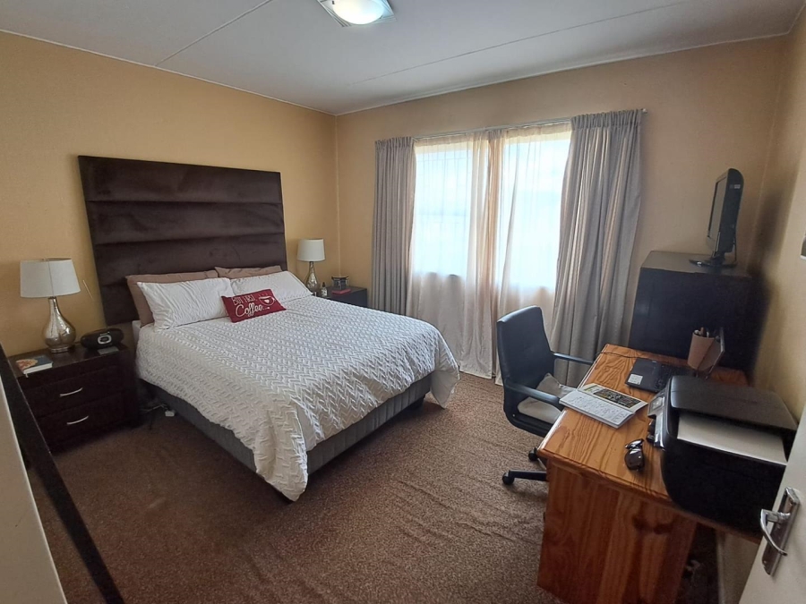 2 Bedroom Property for Sale in Vorna Valley Gauteng