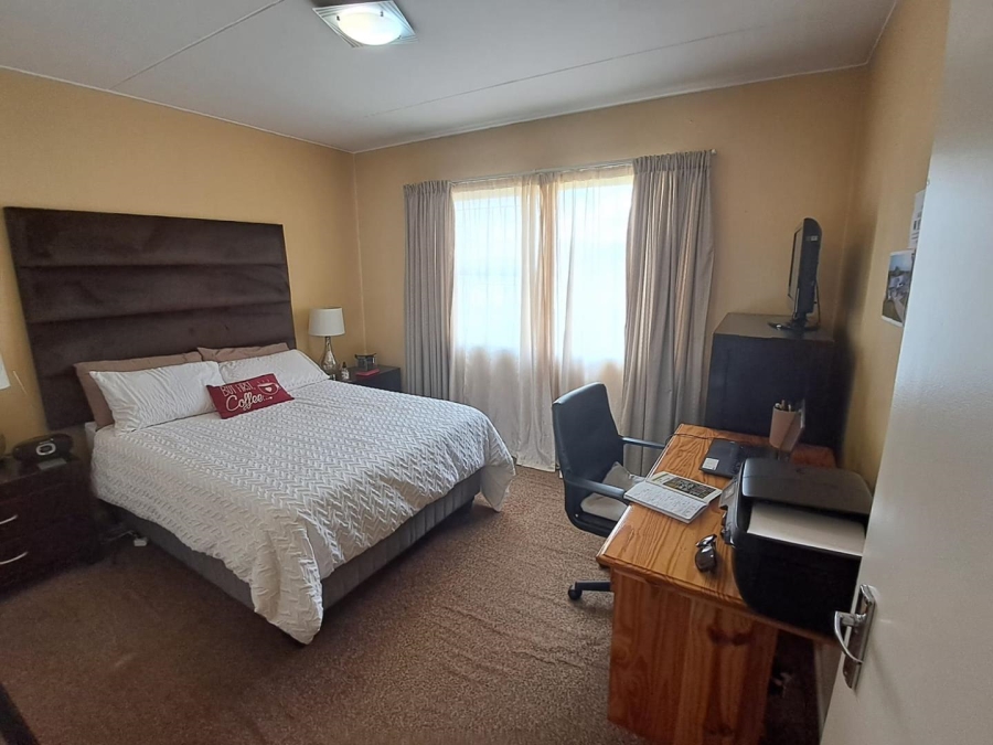 2 Bedroom Property for Sale in Vorna Valley Gauteng
