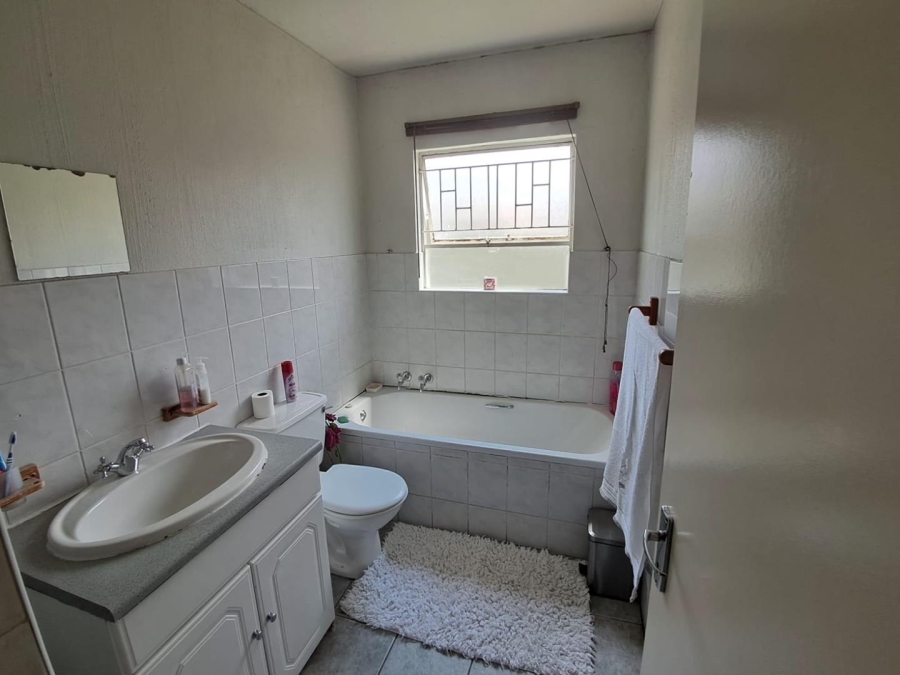 2 Bedroom Property for Sale in Vorna Valley Gauteng