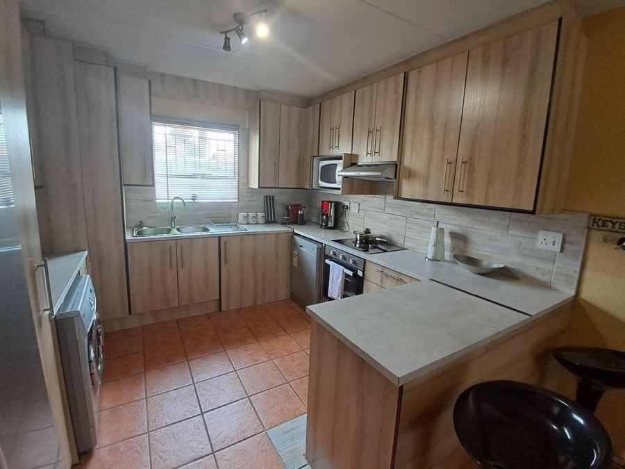 2 Bedroom Property for Sale in Vorna Valley Gauteng