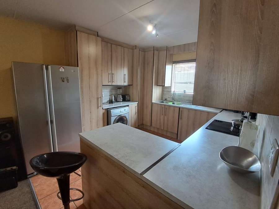 2 Bedroom Property for Sale in Vorna Valley Gauteng