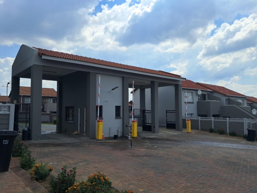 2 Bedroom Property for Sale in Vorna Valley Gauteng