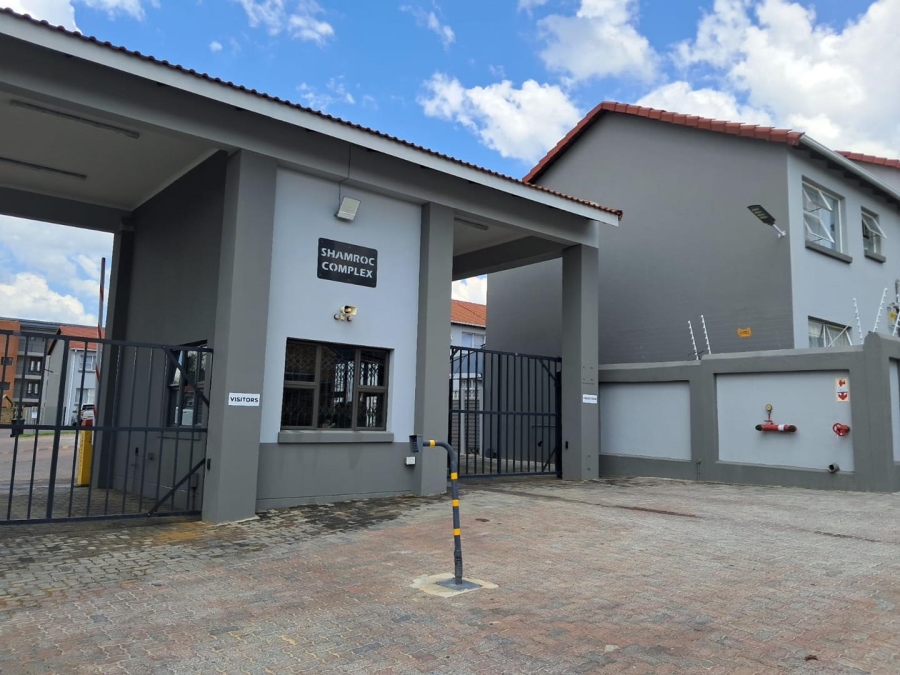 2 Bedroom Property for Sale in Vorna Valley Gauteng