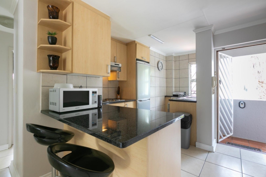 To Let 2 Bedroom Property for Rent in Sandown Gauteng