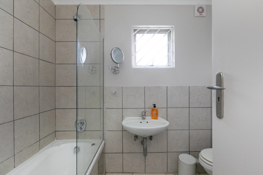 To Let 2 Bedroom Property for Rent in Sandown Gauteng