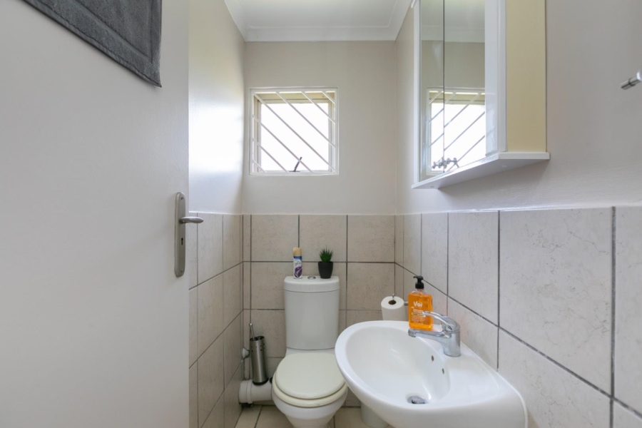 To Let 2 Bedroom Property for Rent in Sandown Gauteng