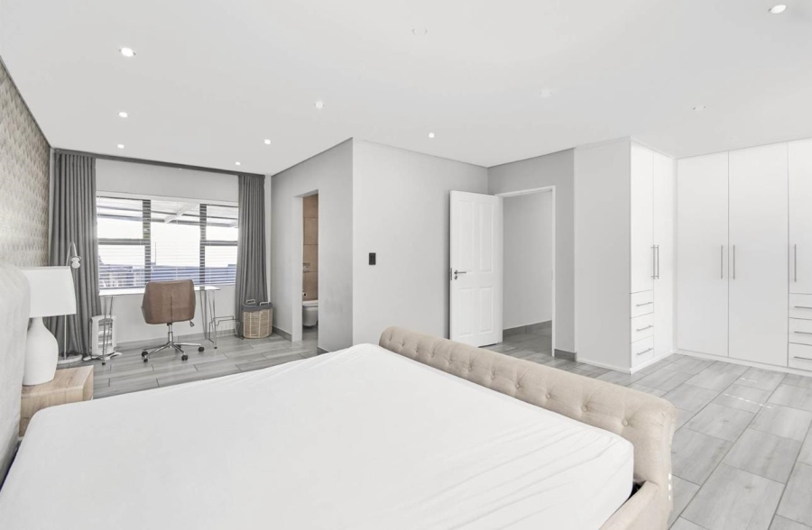 4 Bedroom Property for Sale in Hurlingham Manor Gauteng