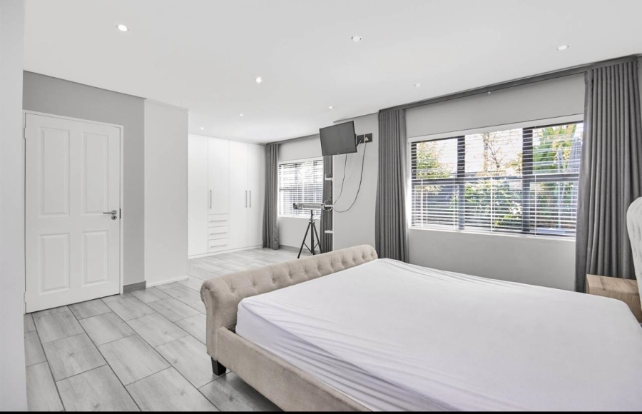 4 Bedroom Property for Sale in Hurlingham Manor Gauteng