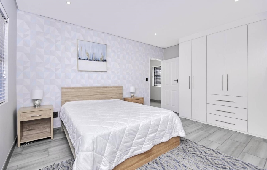 4 Bedroom Property for Sale in Hurlingham Manor Gauteng