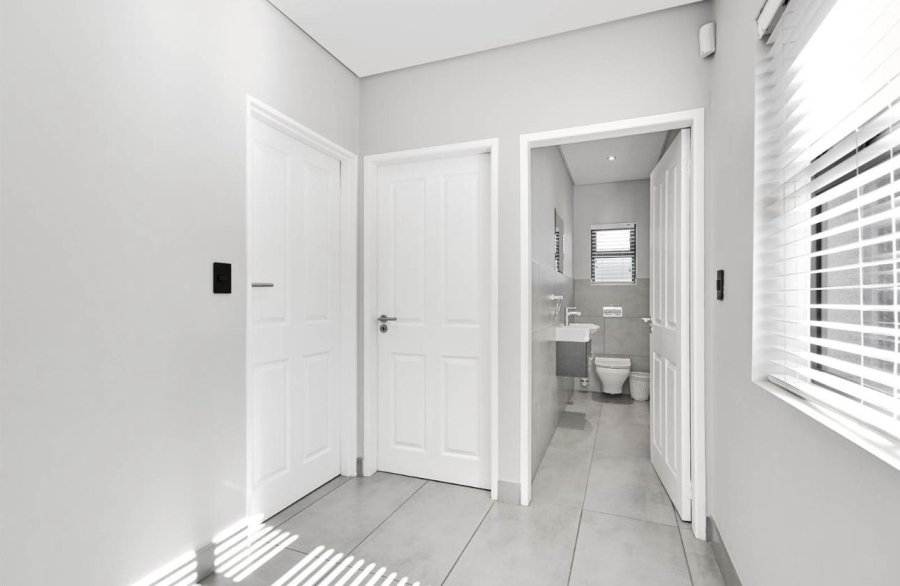 4 Bedroom Property for Sale in Hurlingham Manor Gauteng