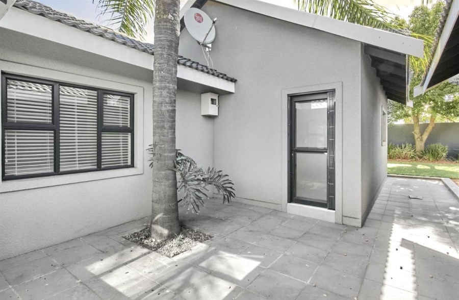 4 Bedroom Property for Sale in Hurlingham Manor Gauteng