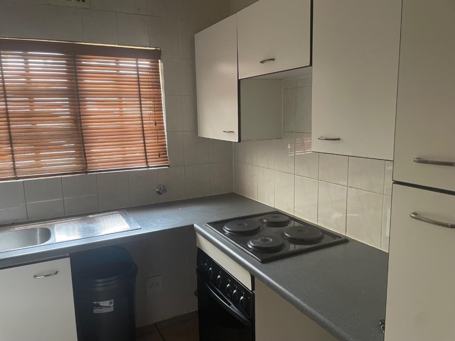 To Let 1 Bedroom Property for Rent in Sandown Gauteng