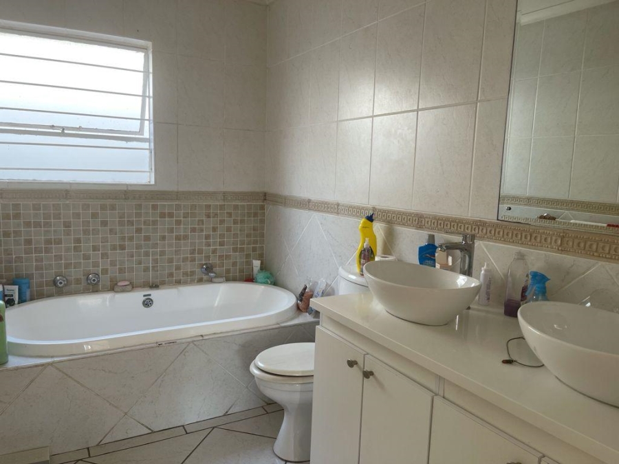 To Let 3 Bedroom Property for Rent in Morningside Gauteng