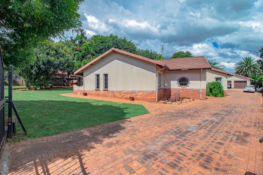 6 Bedroom Property for Sale in Valhalla Gauteng