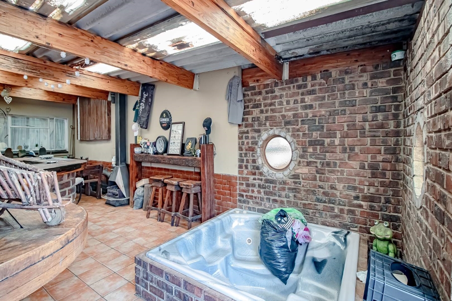 6 Bedroom Property for Sale in Valhalla Gauteng