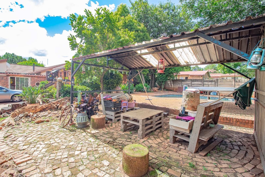 6 Bedroom Property for Sale in Valhalla Gauteng