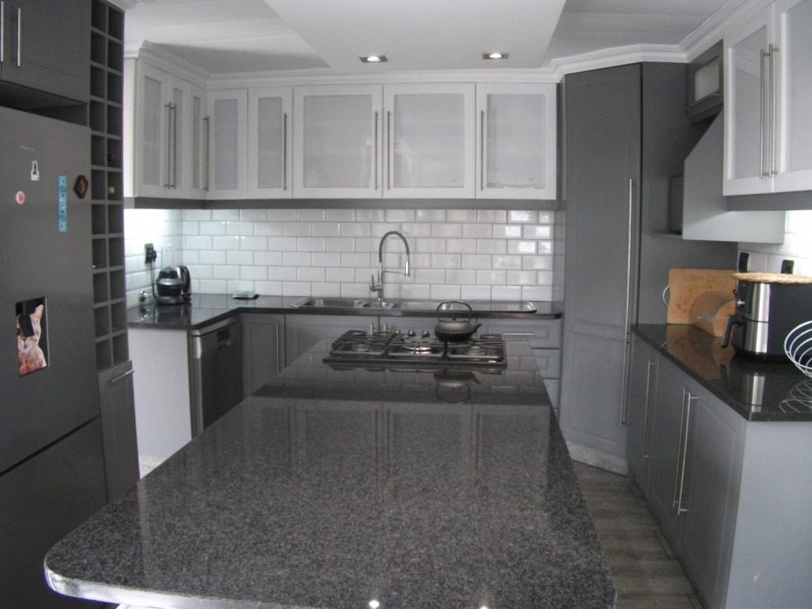 3 Bedroom Property for Sale in Bassonia Gauteng