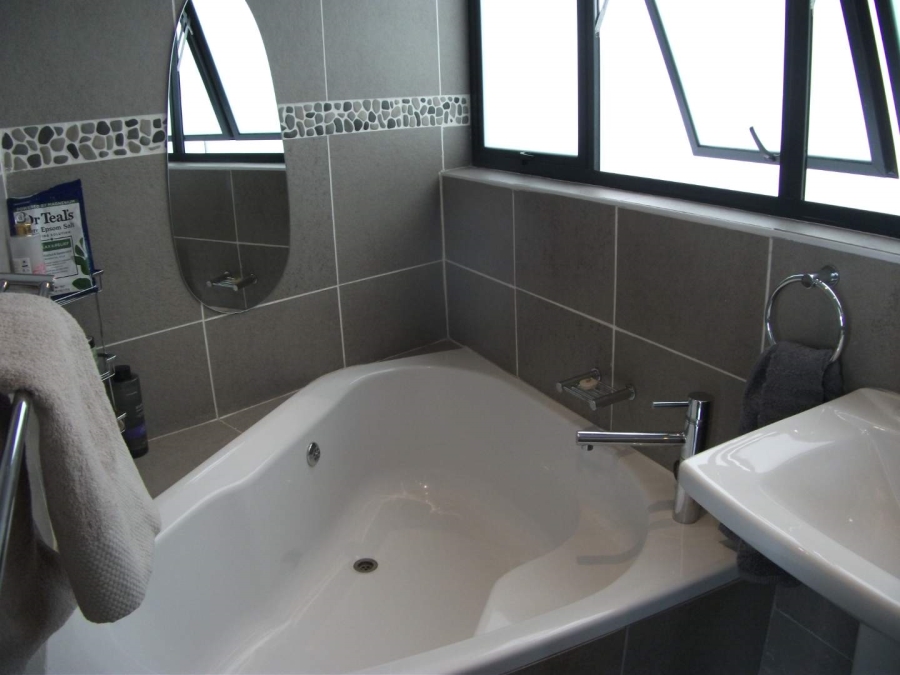 3 Bedroom Property for Sale in Bassonia Gauteng