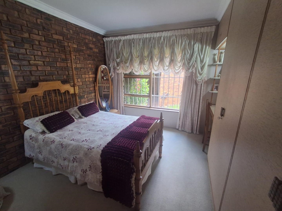 3 Bedroom Property for Sale in Mulbarton Gauteng