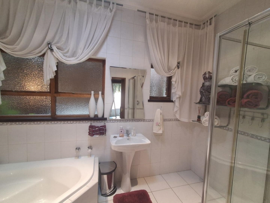 3 Bedroom Property for Sale in Mulbarton Gauteng