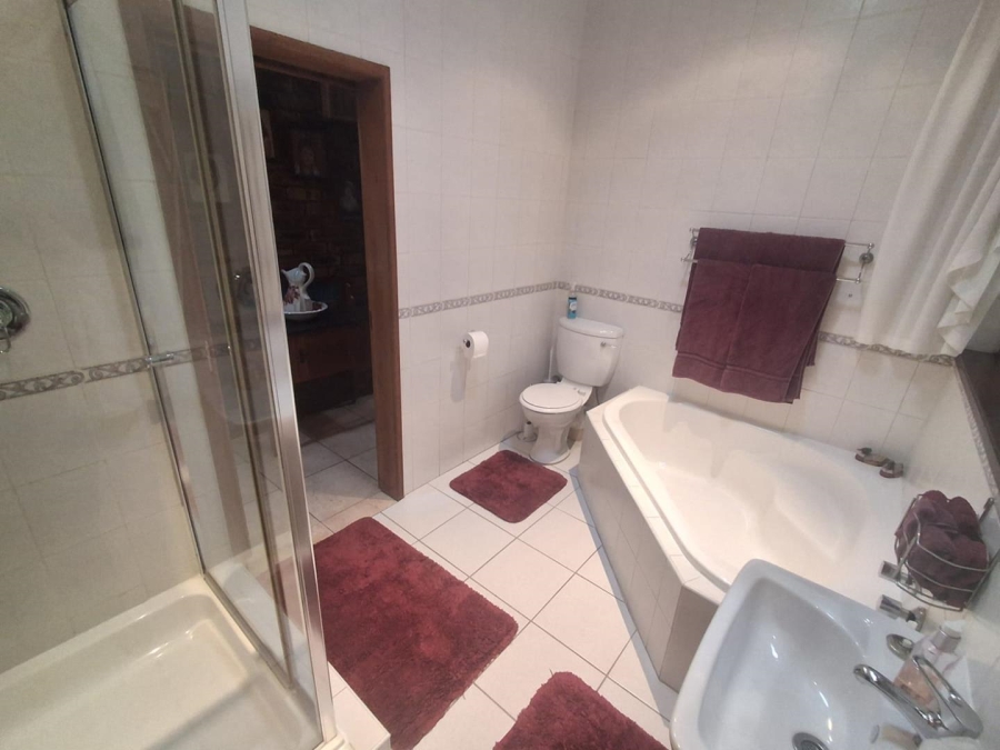 3 Bedroom Property for Sale in Mulbarton Gauteng