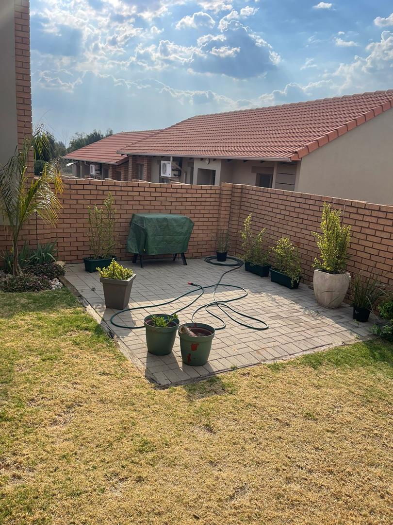 2 Bedroom Property for Sale in Mooikloof Ridge Gauteng