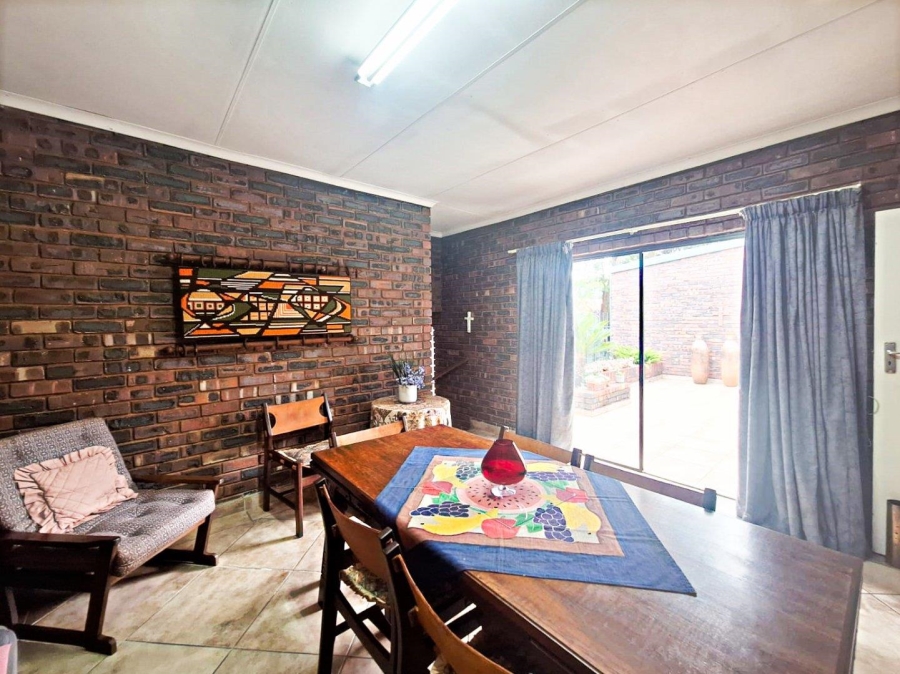 4 Bedroom Property for Sale in Garsfontein Gauteng
