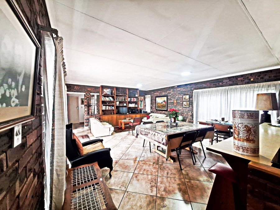 4 Bedroom Property for Sale in Garsfontein Gauteng