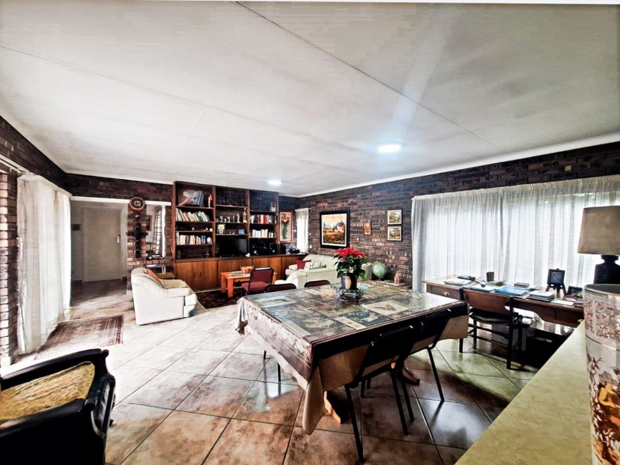 4 Bedroom Property for Sale in Garsfontein Gauteng