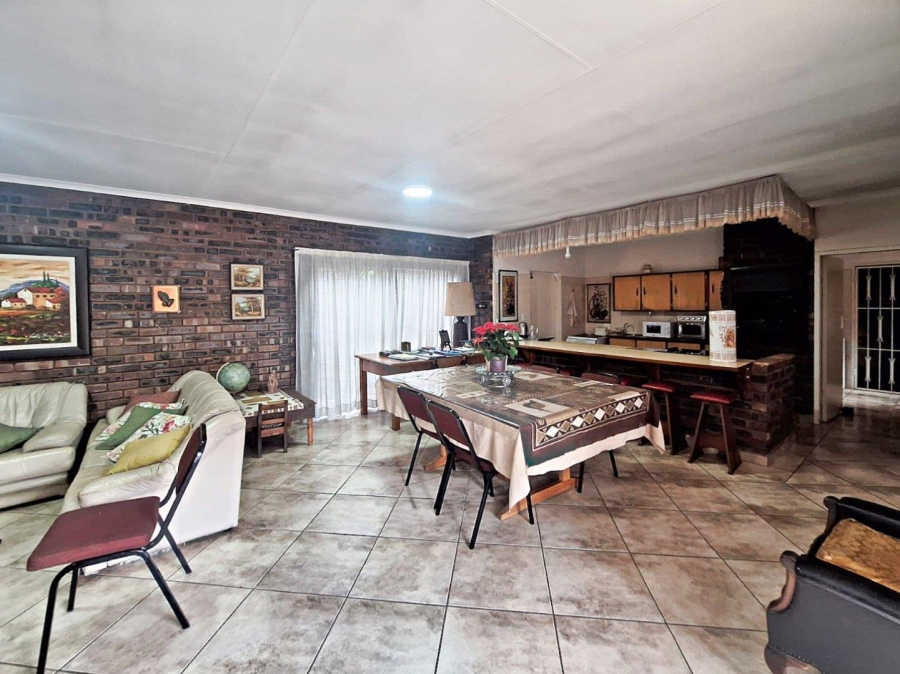 4 Bedroom Property for Sale in Garsfontein Gauteng