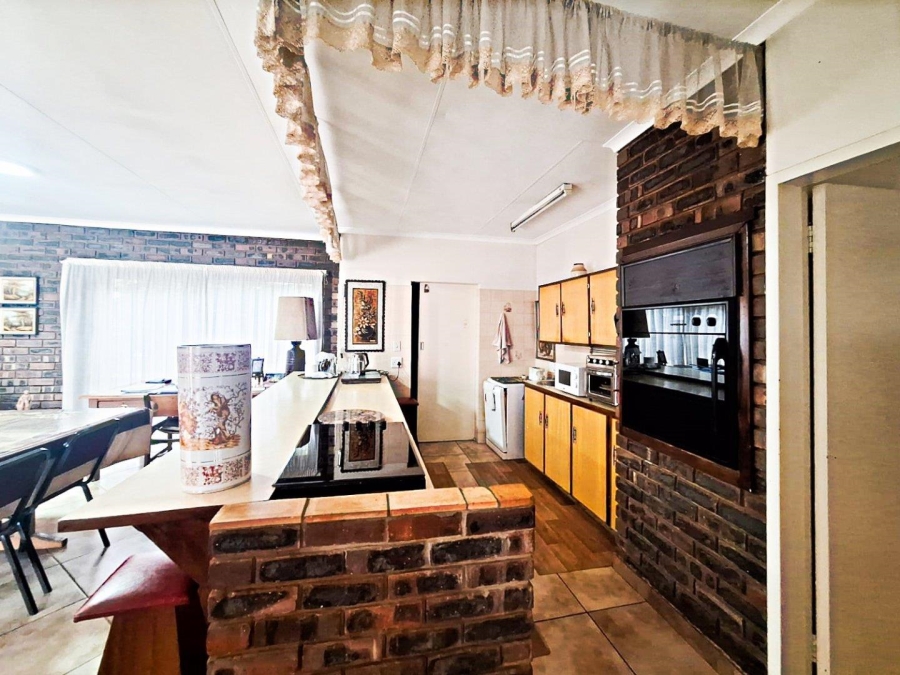 4 Bedroom Property for Sale in Garsfontein Gauteng