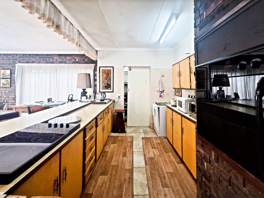 4 Bedroom Property for Sale in Garsfontein Gauteng