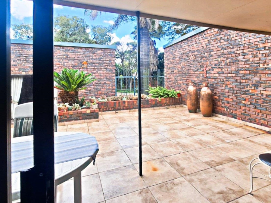 4 Bedroom Property for Sale in Garsfontein Gauteng