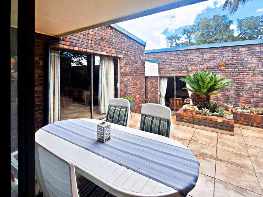 4 Bedroom Property for Sale in Garsfontein Gauteng