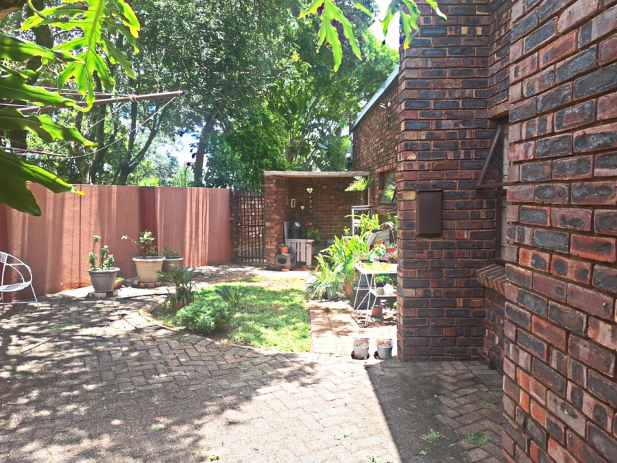 4 Bedroom Property for Sale in Garsfontein Gauteng