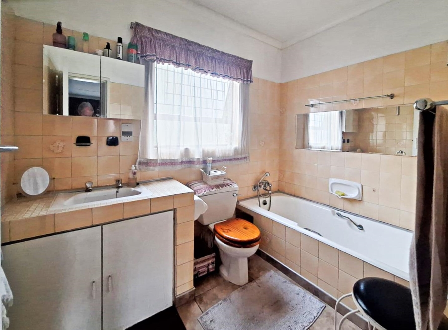 4 Bedroom Property for Sale in Garsfontein Gauteng