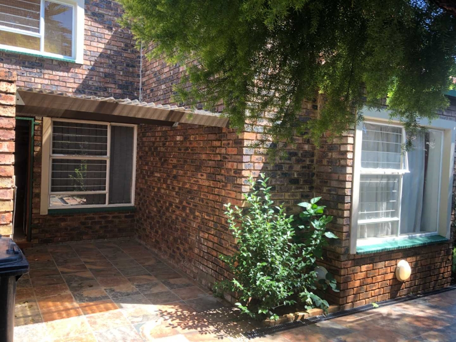 To Let 2 Bedroom Property for Rent in Weltevreden Park Gauteng