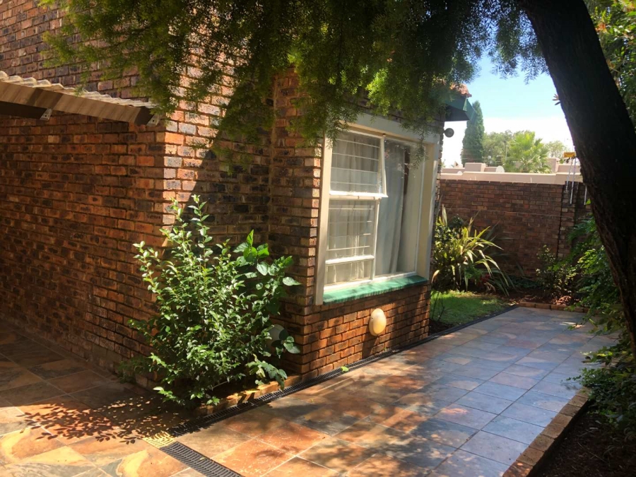 To Let 2 Bedroom Property for Rent in Weltevreden Park Gauteng
