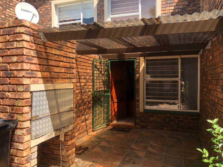 To Let 2 Bedroom Property for Rent in Weltevreden Park Gauteng
